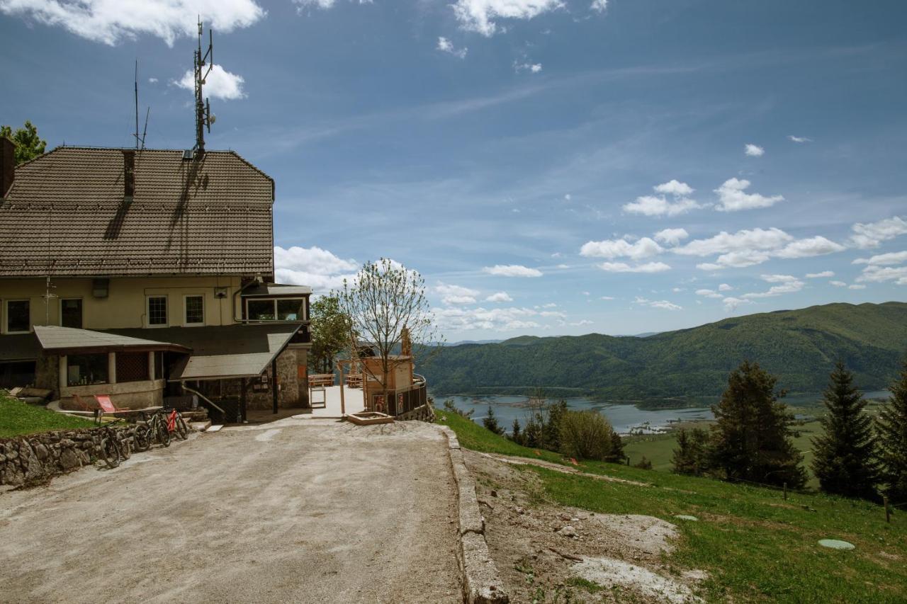 Bed and Breakfast Dom Na Slivnici Cerknica Esterno foto